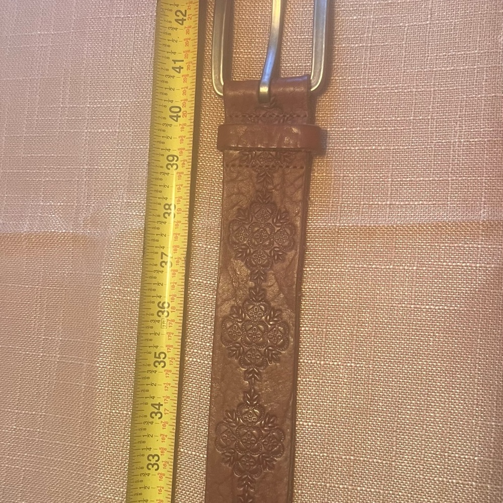 Small genuine leather belt with square silver buckel